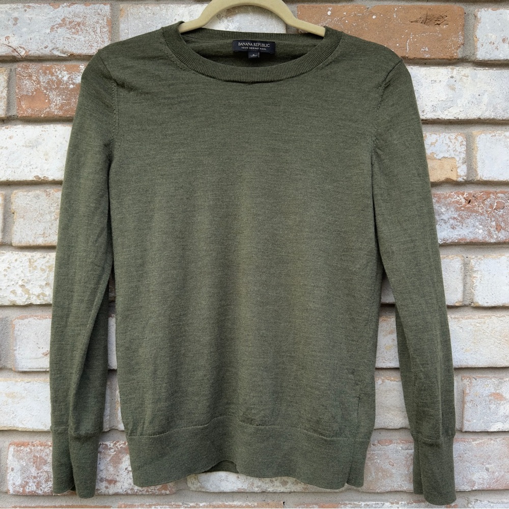 100% Merino Wool Banana Republic Sweater EUC